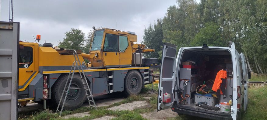Uszczelnienie siłownika teleskopowania w dźwigu LIEBHERR LTM 1030/2 wykonywany przez LamikCranes Łukasz Lamik