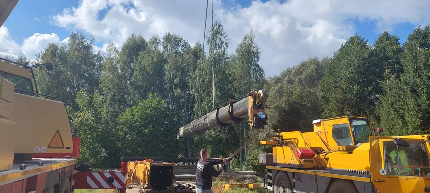 Uszczelnienie siłownika teleskopowania w dźwigu LIEBHERR LTM 1030/2 wykonywany przez LamikCranes Łukasz Lamik