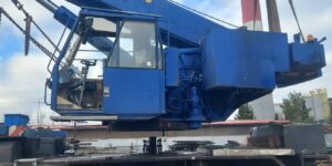 Prace demontażowe wieńca obrotu żurawia samojezdnego LIEBHERR LTM 1050/4 wykonywane przez LamikCranes,