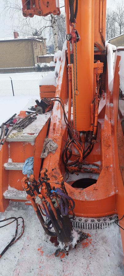 Uszczelnienie złącza obrotowego wykonane przez LamikCranes Łukasz Lamik