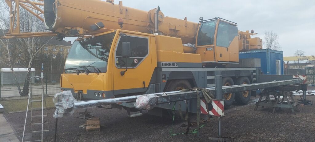 Żuraw samojezdny LTM 1055-1