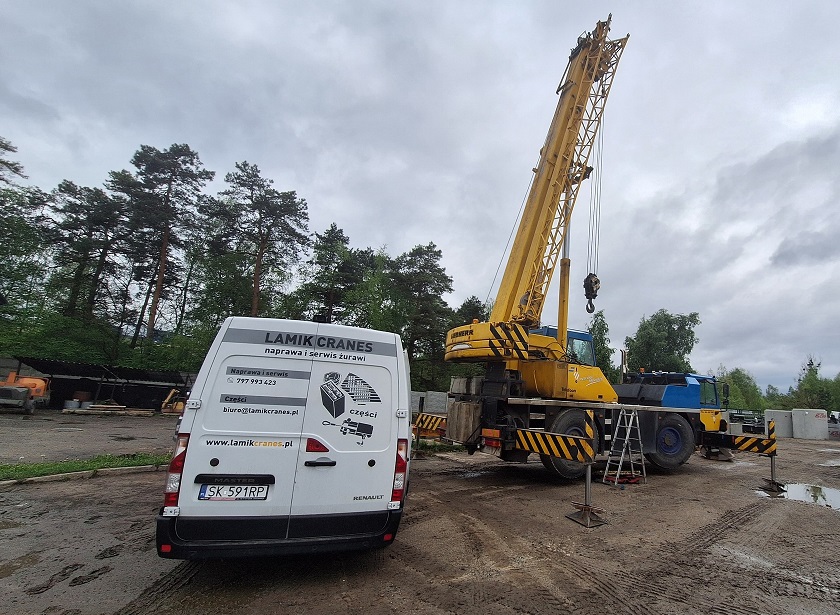 Fotorelacja z wymiany uszczelnień w złączu obrotowym - lamikcranes.pl