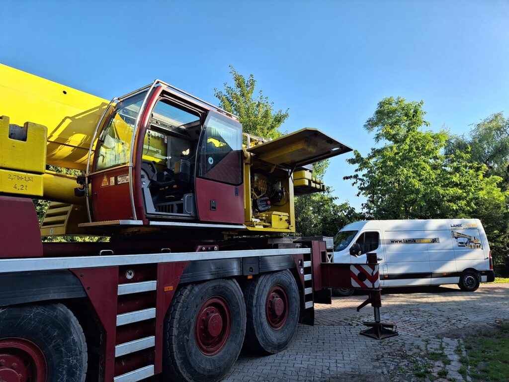 Fotorelacja z wymiany sekcji rozdzielacza w żurawiu Liebherr LTM 1090-4.1