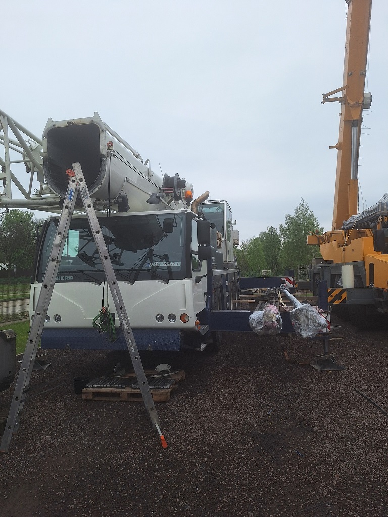 Fotorelacja z wymiany uszczelnień siłownika teleskopowania - LamikCranes.pl