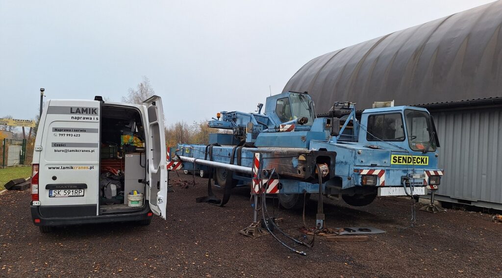 Uszczelnienie siłownika teleskopowania w żurawiu LIEBHERR LTM 1030-1